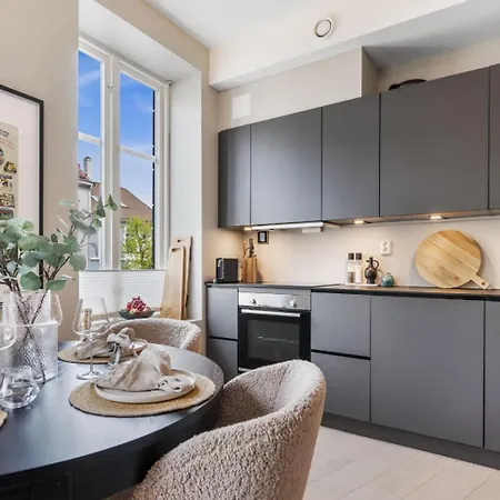 Heimby - 3 Bedroom - Live Stylish In Center Apartment *
